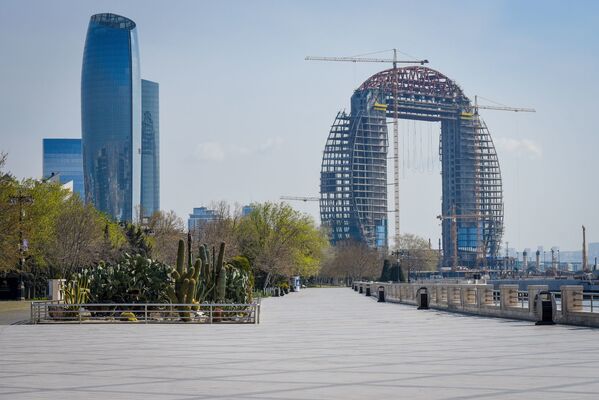 На приморском бульваре в Баку - Sputnik Azərbaycan