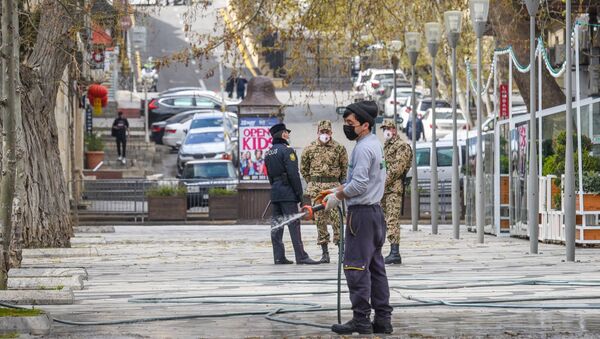Военнослужащие внутренних войск и полицейские на центральных улицах в Баку - Sputnik Azərbaycan