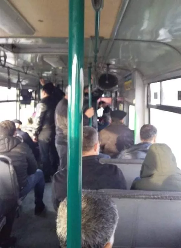 Автобусы не для всех: сидите дома и берегите себя и других Автобусы не для всех: сидите дома и берегите себя и других - Sputnik Азербайджан