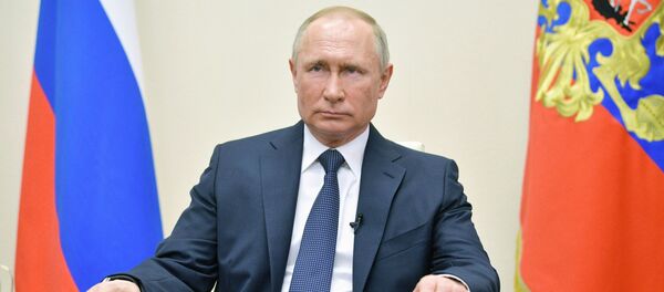 Президент РФ Владимир Путин во время обращения к гражданам, фото из архива Президент РФ Владимир Путин во время обращения к гражданам, фото из архива - Sputnik Азербайджан