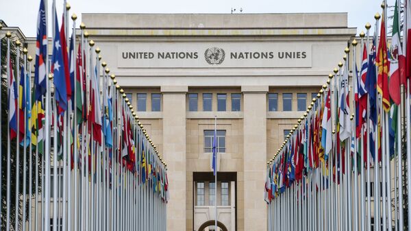 Аллея флагов возле здания Организации Объединённых Наций (ООН) в Женеве - Sputnik Azərbaycan