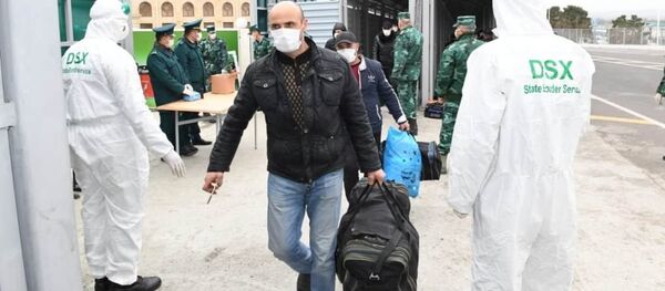Rusiyadan qayıdan Azərbaycan vətəndaşları karantinə yerləşdiriliblər - Sputnik Азербайджан