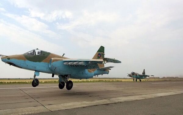 Летно-тактические учения с участием экипажей самолетов МиГ-29 и Су-25 - Sputnik Азербайджан