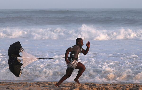 Во время тренировки на пляже Recreio dos Bandeirantes в Рио-де-Жанейро, Бразилия - Sputnik Azərbaycan