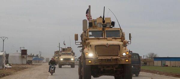 США используют ситуацию с коронавирусом для помощи боевикам в Сирии США используют ситуацию с коронавирусом для помощи боевикам в Сирии - Sputnik Азербайджан