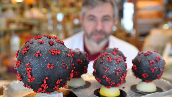 Şokolad ustası Jan-Fransuanın koronavirus formasında hazırladığı yumurtalar - Sputnik Azərbaycan