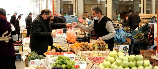 Рынок в Баку почти пустой, но работает: на что жалуются продавцы Рынок в Баку почти пустой, но работает: на что жалуются продавцы - Sputnik Азербайджан