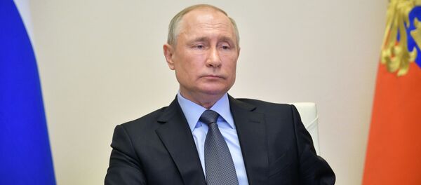 Президент РФ Владимир Путин проводит в режиме видеоконференции совещание по санитарно-эпидемиологической ситуации в России - Sputnik Азербайджан