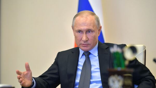 Президент РФ Владимир Путин проводит в режиме видеоконференции совещание по санитарно-эпидемиологической ситуации в России  - Sputnik Азербайджан