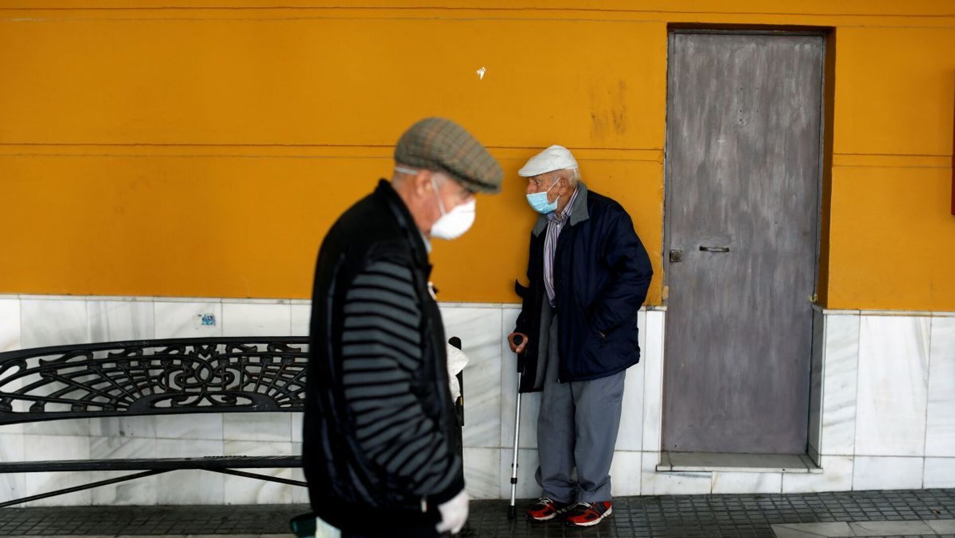 Пожилые люди в масках, фото из архива - Sputnik Азербайджан, 1920, 23.03.2021