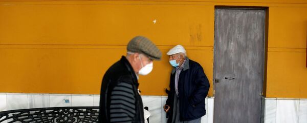 Пожилые люди в масках, фото из архива - Sputnik Азербайджан