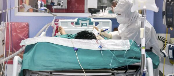 Пациент с COVİD-19 в отделение реанимации, фото из архива - Sputnik Азербайджан