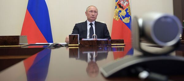  Президент РФ Владимир Путин проводит в режиме видеоконференции совещание - Sputnik Азербайджан