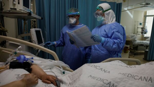 Пациент с COVİD-19 в отделение реанимации интенсивной терапии, фото из архива - Sputnik Azərbaycan