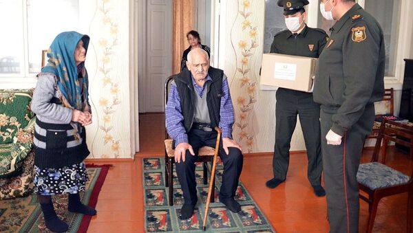  Военнослужащие доставили адресную помощь семьям шехидов - Sputnik Азербайджан