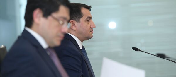 Помощник Президента Азербайджана - заведующий отделом по вопросам внешней политики Хикмет Гаджиев Помощник Президента Азербайджана - заведующий отделом по вопросам внешней политики Хикмет Гаджиев - Sputnik Азербайджан