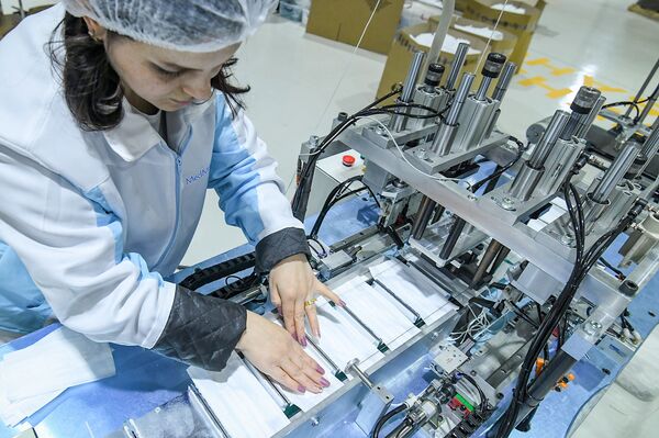 Предприятие по производству медицинских масок в Сумгайытском химическом промышленном парке - Sputnik Azərbaycan