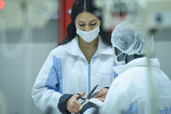 Предприятие по производству медицинских масок в Сумгайытском химическом промышленном парке - Sputnik Азербайджан