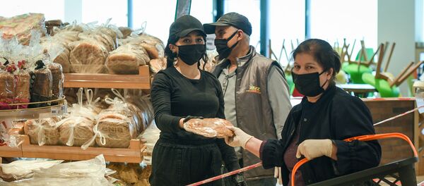 Работа супермаркета в период карантинного режима Работа супермаркета в период карантинного режима - Sputnik Азербайджан