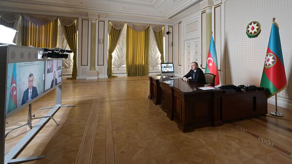 Ильхам Алиев провел совещание в формате видеосвязи с участием министров труда и социальной защиты населения и экономики - Sputnik Azərbaycan