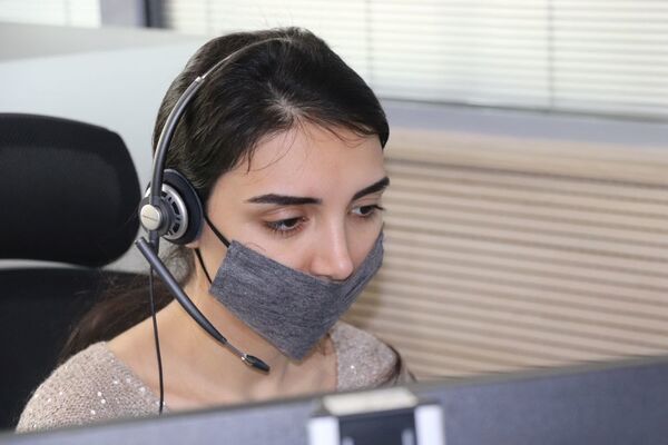 Кричат в трубку или шепчут от страха: психологи МЧС принимают звонки круглые сутки Кричат в трубку или шепчут от страха: психологи МЧС принимают звонки круглые сутки - Sputnik Азербайджан