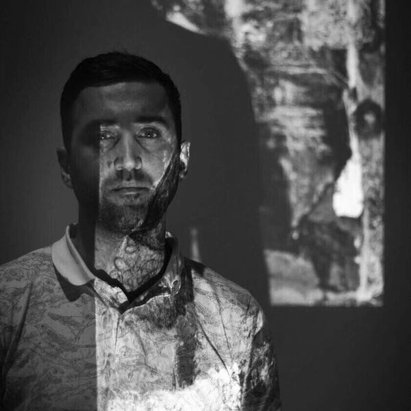 Bəhruz Kəngərlilər, bir əsrin fərqi - qara əllər, simasız üzlər Bəhruz Kəngərlilər, bir əsrin fərqi - qara əllər, simasız üzlər - Sputnik Azərbaycan