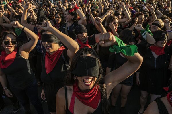 Один из снимков репортажа Chile: The Rebellion Against Neoliberalism фотографа Fabio Bucciarelli, занявшего второе место в категории General News конкурса World Press Photo 2020 - Sputnik Azərbaycan