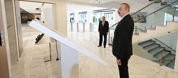 Ильхам Алиев принял участие в открытии после реконструкции Главного управленческого, научно-образовательного комплекса - Sputnik Азербайджан