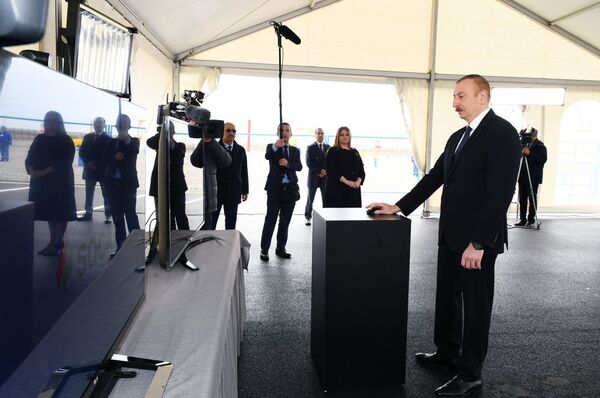 Президент Алиев ознакомился с важными инфраструктурными объектами в Сумгайыте - Sputnik Азербайджан
