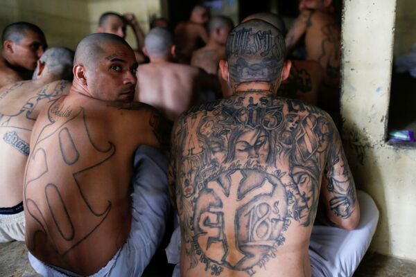 Члены преступных банд в сальвадорской тюрьме Izalco - Sputnik Azərbaycan