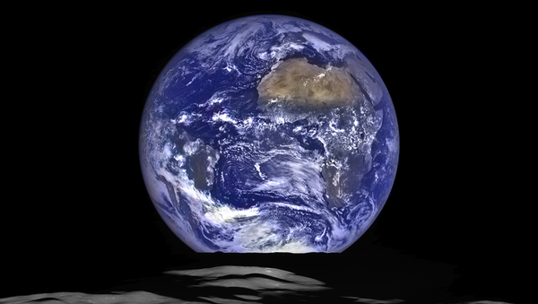 Вид Земли с орбиты Луны - Sputnik Азербайджан