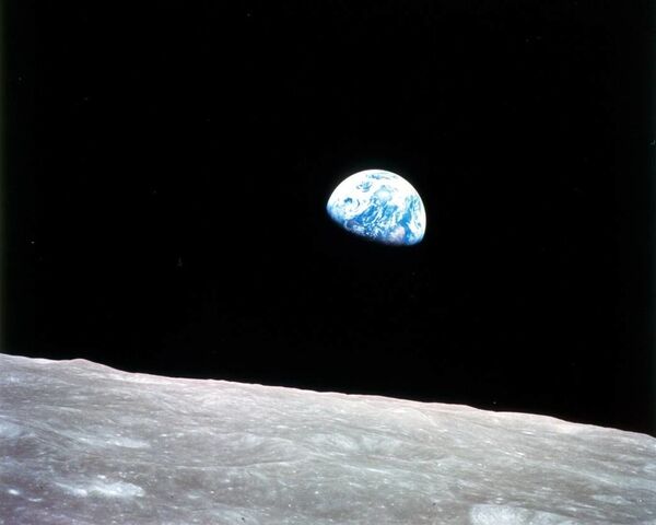 Первая фотография Земли с окололунной орбиты, сделанная 24 декабря 1968 года в ходе миссии Apollo 8 - Sputnik Azərbaycan