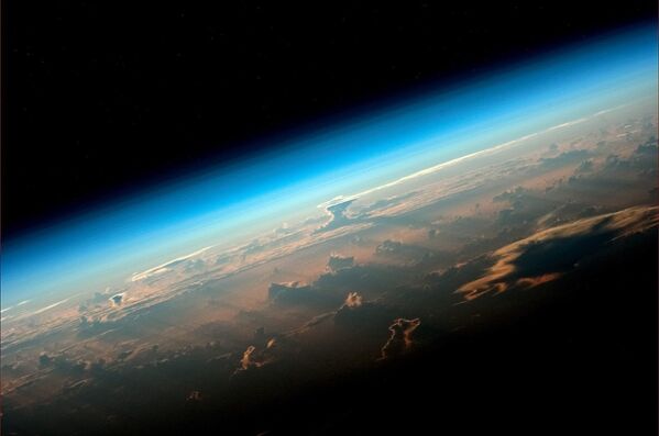 Вид на Землю с борта МКС снятый космонавтом Роскосмоса Олегом Артемьевым - Sputnik Азербайджан