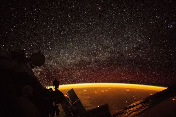 Собственное свечение атмосферы Земли, снятое астронавтом с борта МКС  - Sputnik Azərbaycan
