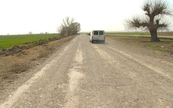 Строительные работы на дороге Алирзалы-Хан Гярвянд-Тап Гарагоюнлу на территории Геранбойского района - Sputnik Азербайджан