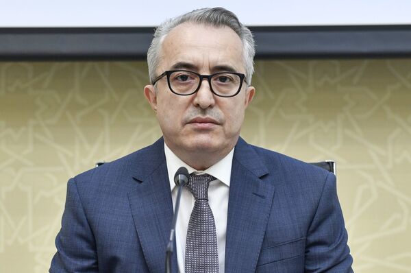 Когда пожилым людям может будет выйти из дома: Кабмин отвечает на важные вопросы - Sputnik Азербайджан