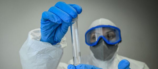  Koronavirus testi aparan tibb işçisi - Sputnik Азербайджан