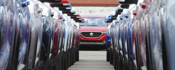 Автомобили, ожидающие погрузки на судно, фото из архива Автомобили, ожидающие погрузки на судно, фото из архива - Sputnik Азербайджан