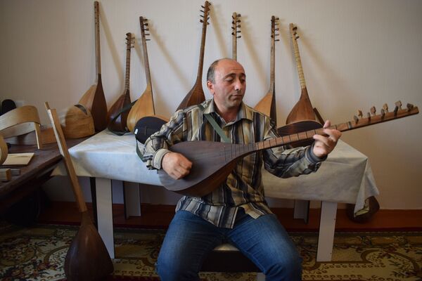 Onun sazının sirri Kəlbəcərdən gəlib, oraya da qaytarmaq arzusundadır Onun sazının sirri Kəlbəcərdən gəlib, oraya da qaytarmaq arzusundadır - Sputnik Azərbaycan