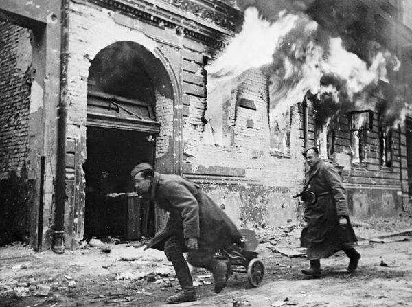 Советские войска в Берлине, 1945 год - Sputnik Азербайджан
