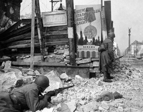 Уличные бои в Берлине, 1945 год - Sputnik Азербайджан