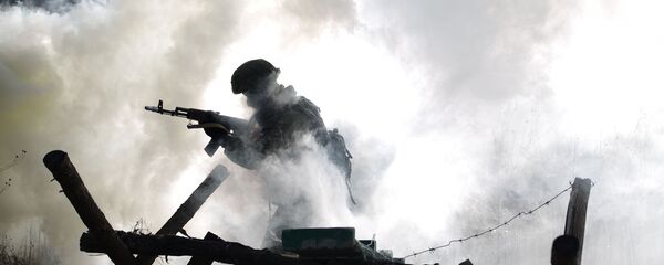 Военнослужащий РФ во время учений, фото из архива Военнослужащий РФ во время учений, фото из архива - Sputnik Азербайджан