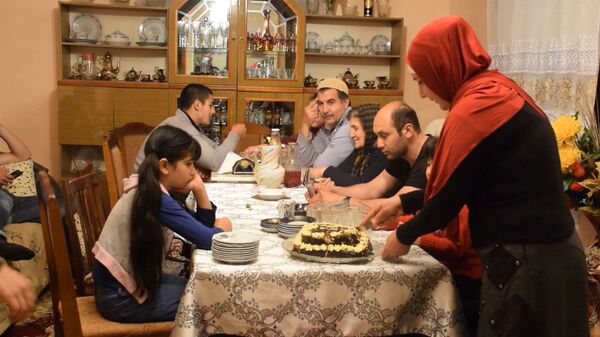 Месяц Рамазан: как проходит ифтар в азербайджанской семье - Sputnik Азербайджан