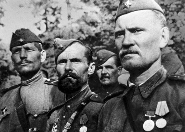 Бойцы Красной Армии в дни Великой Отечественной войны, 1943 год - Sputnik Азербайджан