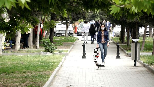 Медленно и не везде: как Азербайджан выходит из карантина - видео - Sputnik Азербайджан