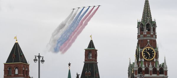 Штурмовики Су-25 на воздушном параде Победы в Москве - Sputnik Азербайджан