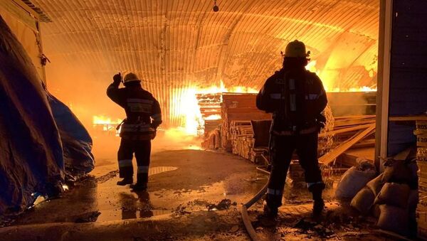 Пожар на рынке стройматериалов EuroHome, 11 мая 2020 года - Sputnik Azərbaycan