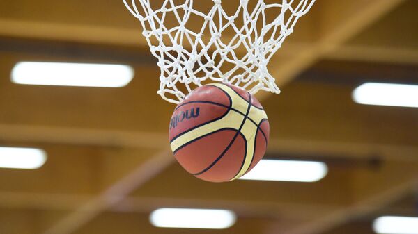 Баскетбольная корзина и мяч, фото из архива - Sputnik Азербайджан