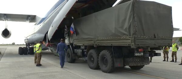 Российские военные специалисты возвращаются на родину из Италии Российские военные специалисты возвращаются на родину из Италии - Sputnik Азербайджан