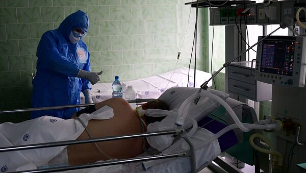 Пациент с COVİD-19 в отделение реанимации и интенсивной терапии, фото из архива - Sputnik Azərbaycan